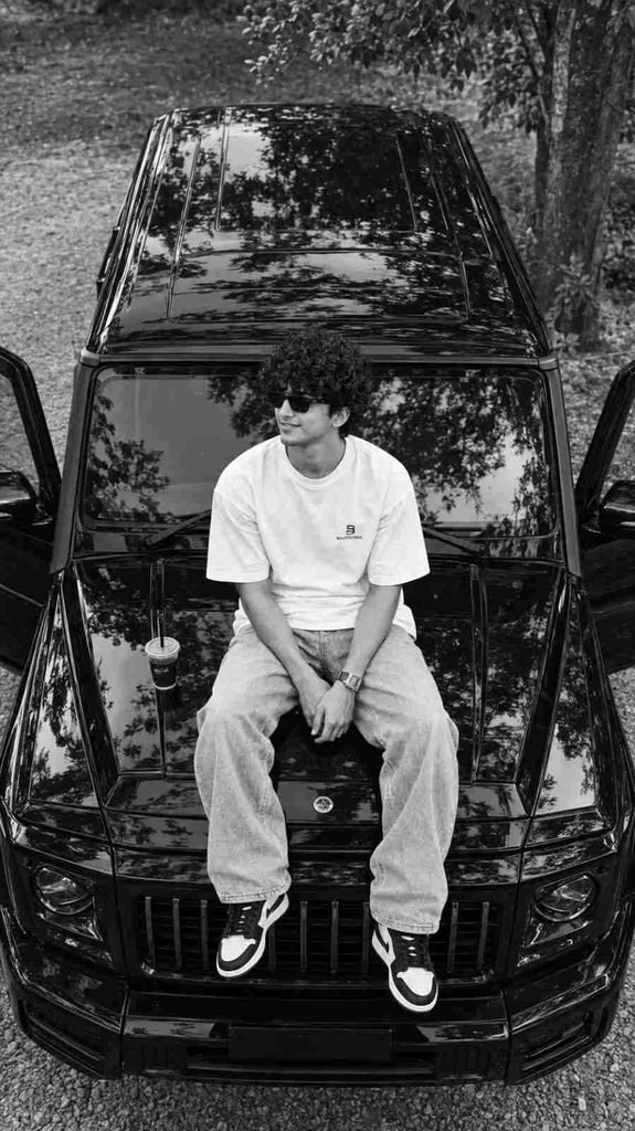 Black and White SUV Photo Prompt
